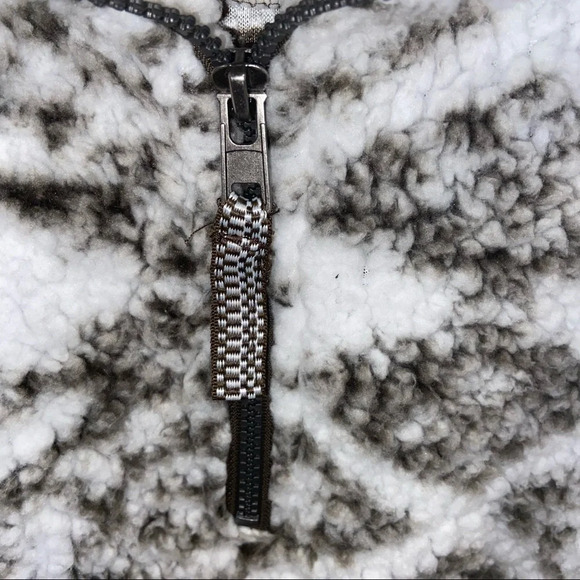 Excurzion pull over sz lg - Picture 5 of 5